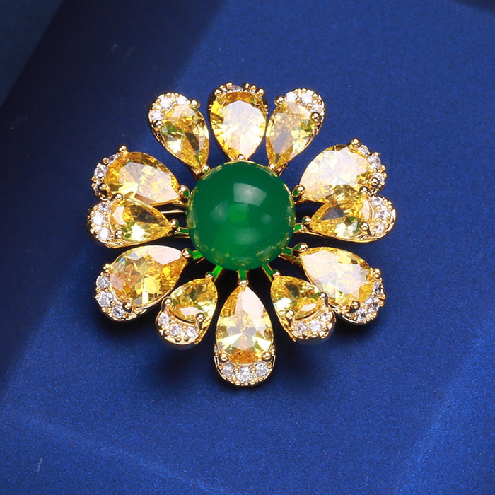 Yellow Teardrop Petal Daisy Brooch With Green Round Center