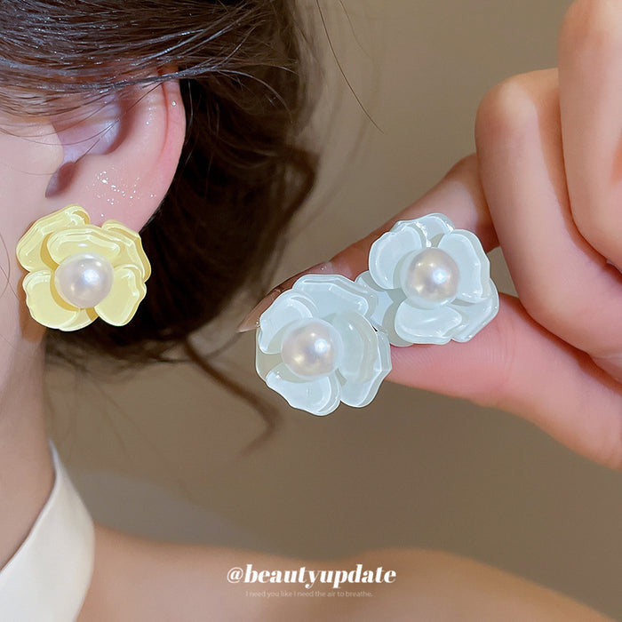 Pastel Flower Pearl Stud Earrings in Two Colors With Decorative Details