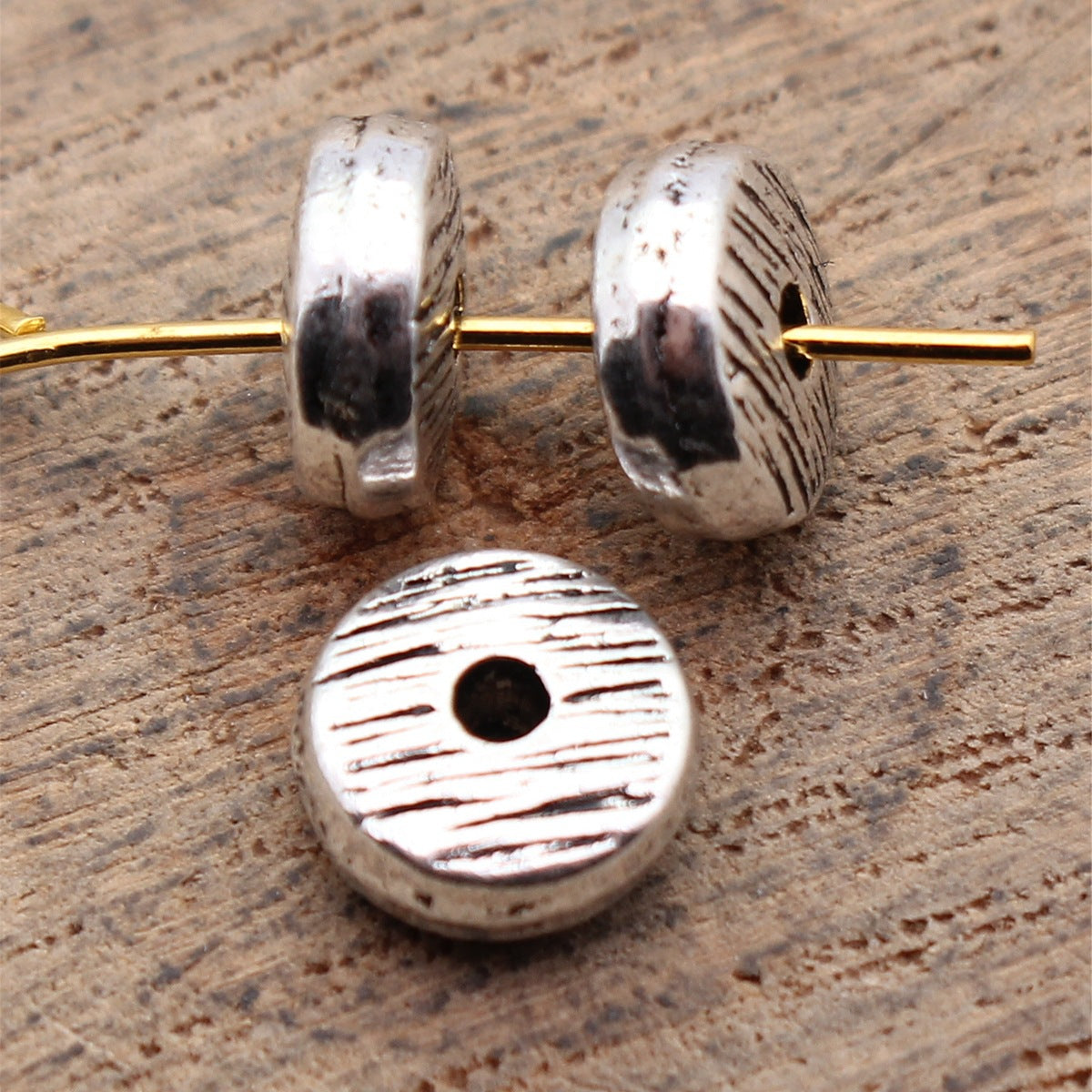 8.2x8.2x3.6mm 0.95g Multicolor Zinc Alloy Scratch Wood Grain Flat Round Loose Metal Beads for Jewelry Making