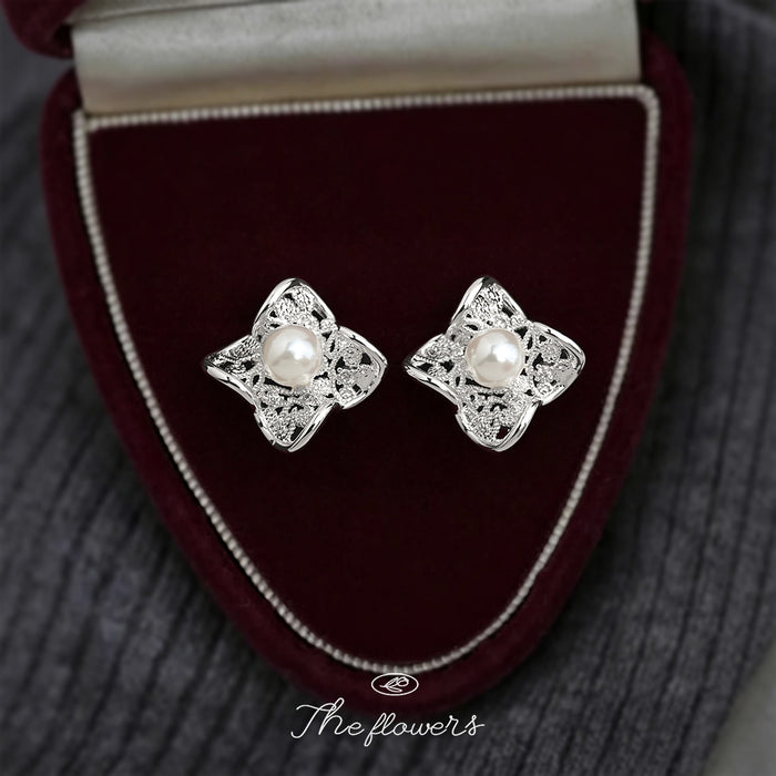 Silver Lace Quatrefoil Pearl Center Stud Earrings Style
