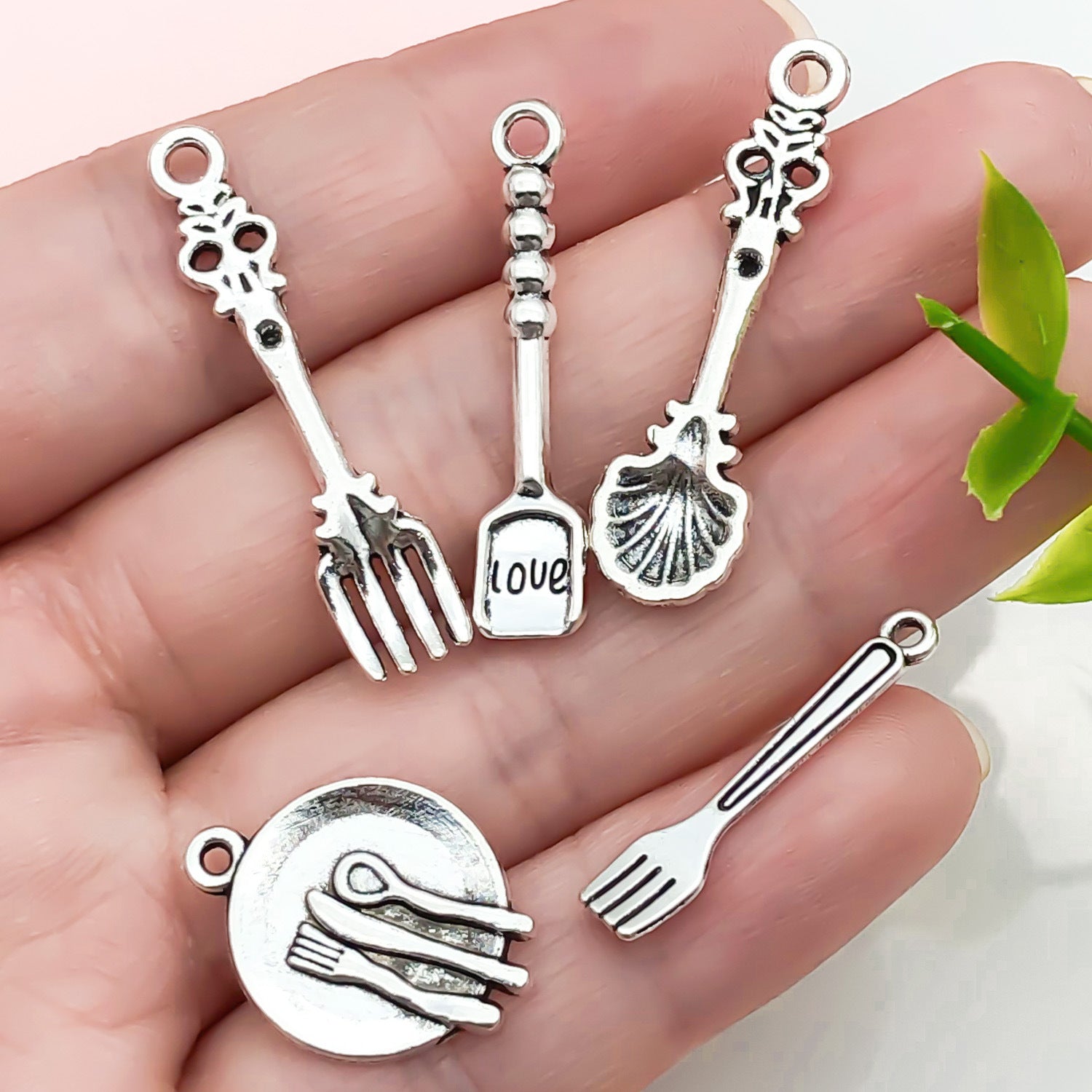 Antique Silver Zinc Alloy Knife Fork Spoon Tableware Charm Pendant for DIY Bracelet