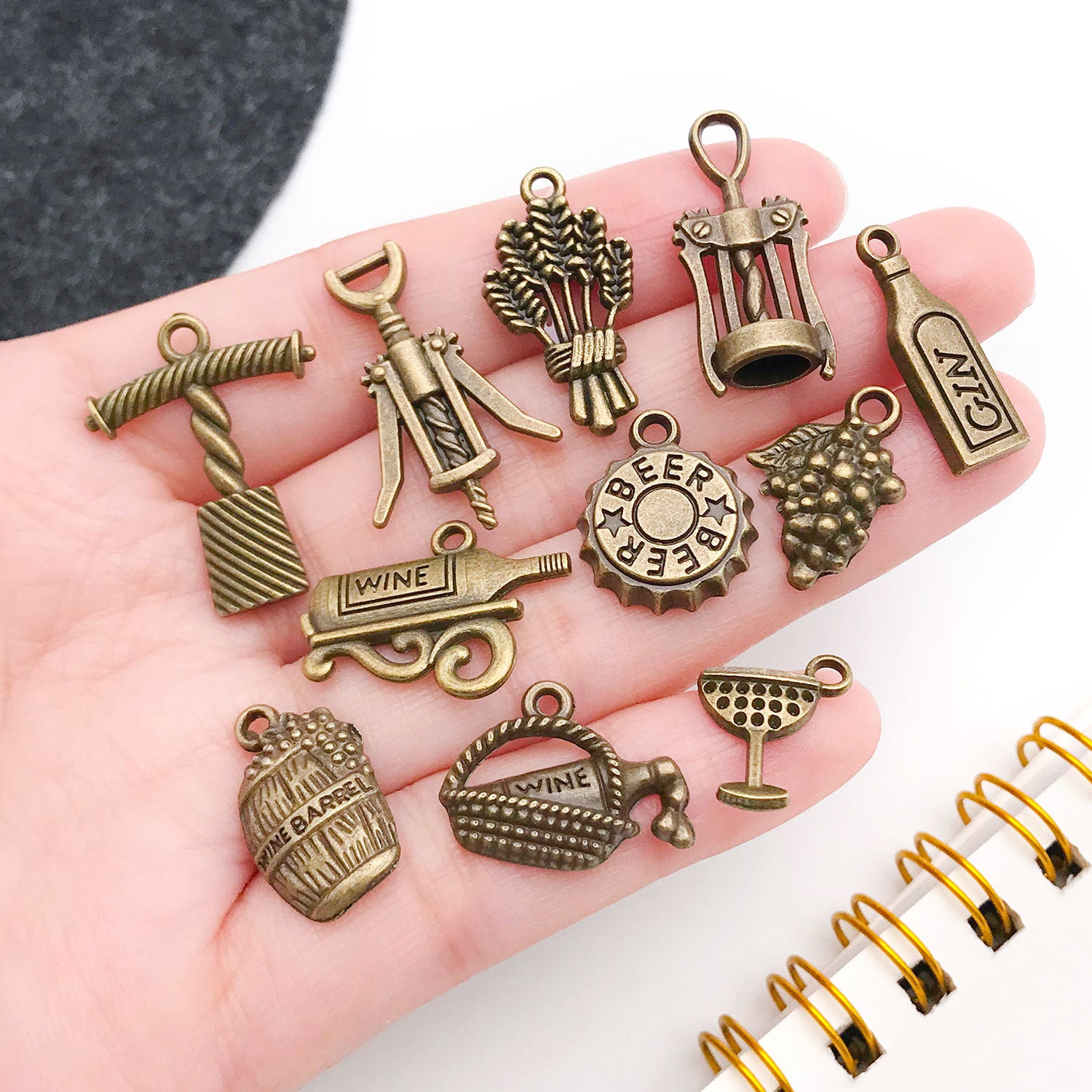 Antique Bronze Zinc Alloy Red Wine Bottle charm pendant for DIY bracelet necklace making