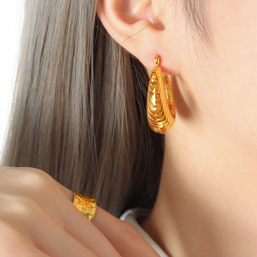 Gold Tone Thick Ribbed U-Shape Hoop Earrings Style