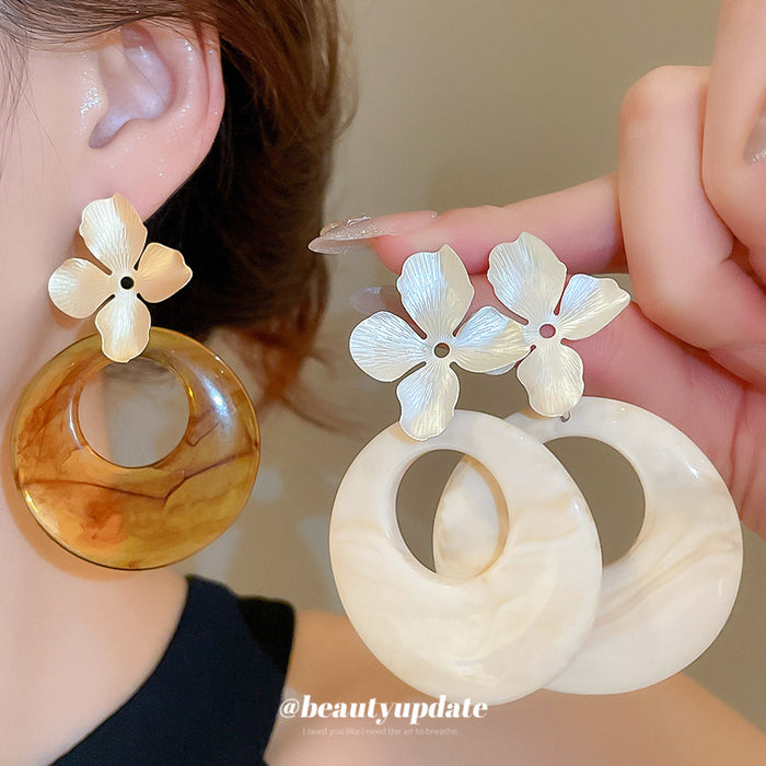 Resin Floral and Open Circle Stud Earrings with Polished Metal Details