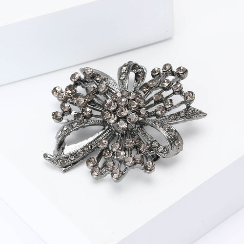 Angled product view of 满钻花结胸针 showing surface color and shine