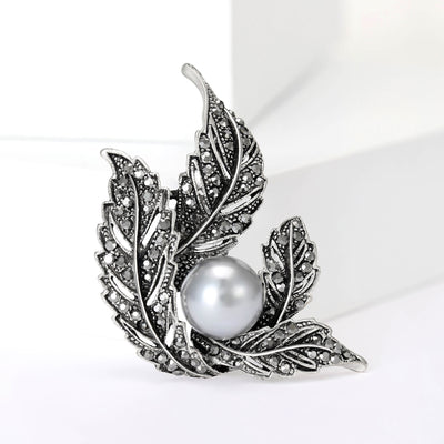 Front view of the leaf cluster brooch