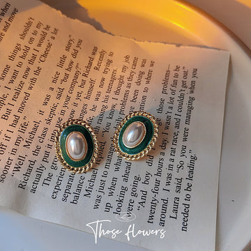 Oval Green Enamel Pearl Stud Earrings Gold Twisted Rope Border