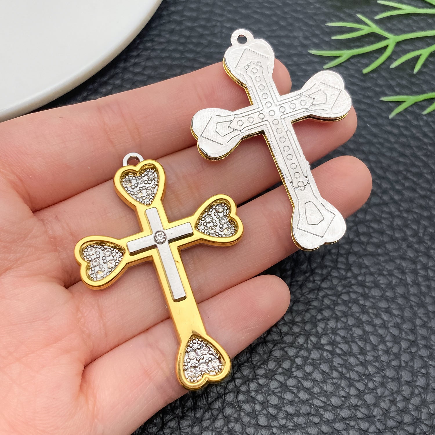 Gold Tone Zinc Alloy Cross Charm Pendant with Rhinestone Detail for DIY Necklace Jewelry
