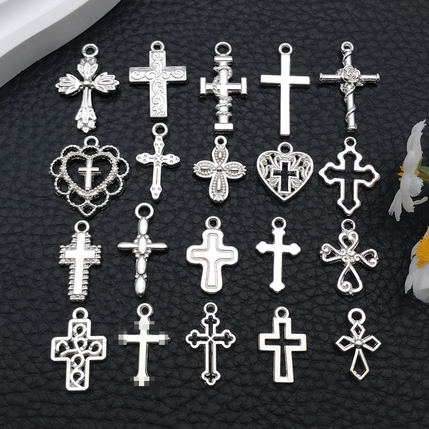 Bright Silver Zinc Alloy Cross Charm Pendant for DIY Necklace Keychain Jewelry Making