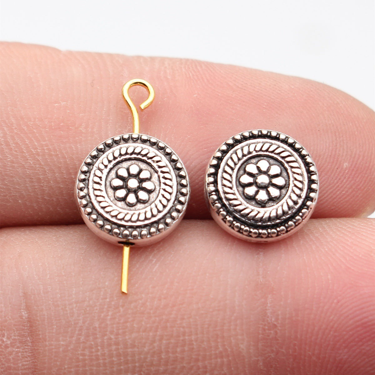 11x11x4.6mm 2g Multi-Color Zinc Alloy Flower Pattern Round Spacer Beads for DIY Bracelet Jewelry
