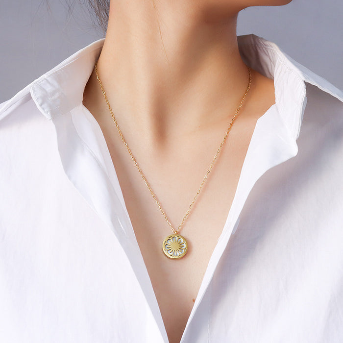 Gold Round Daisy White Shell Pendant Chain Necklace
