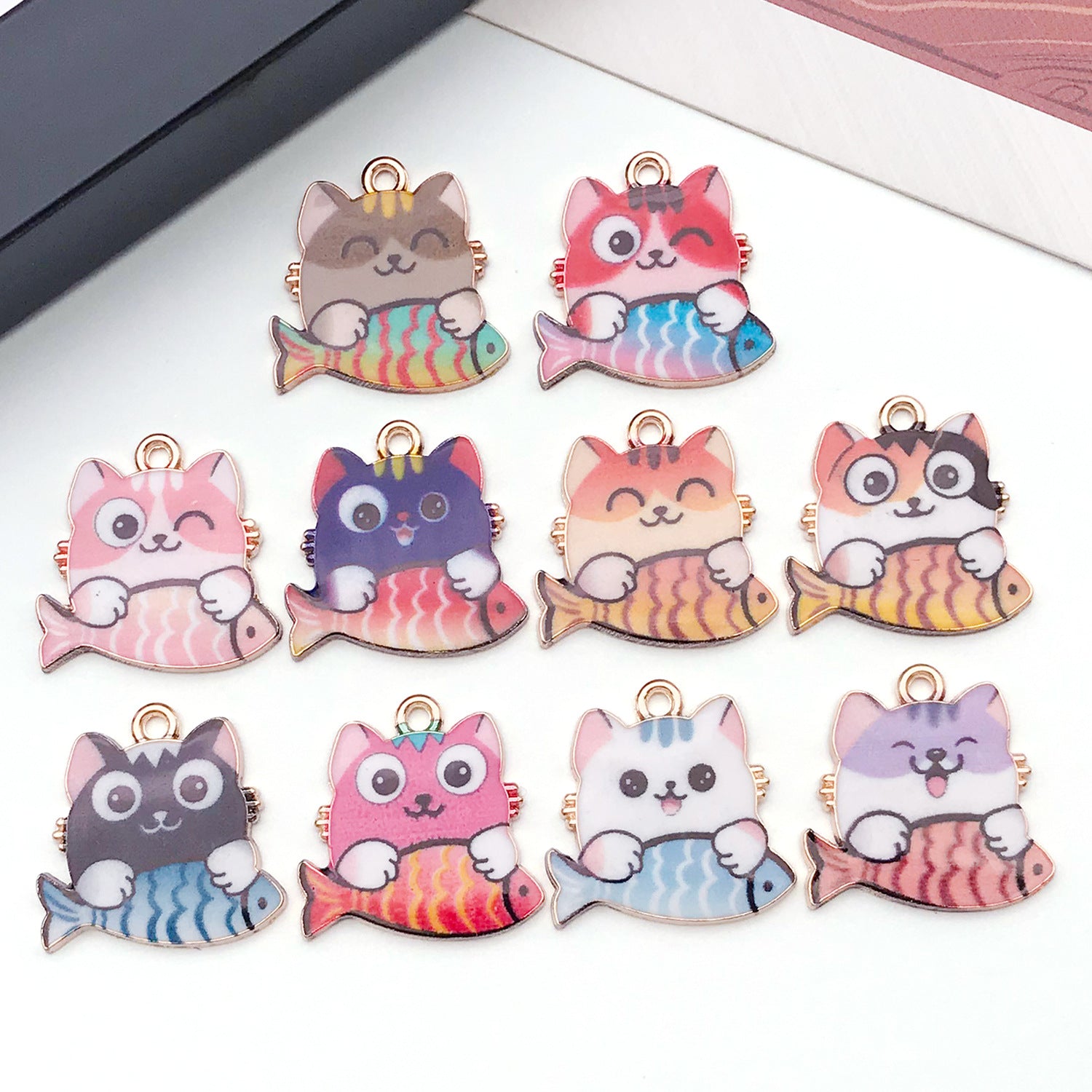 Zinc Alloy Enamel Cat Eating Fish Charm Pendant for DIY Keychain Necklace