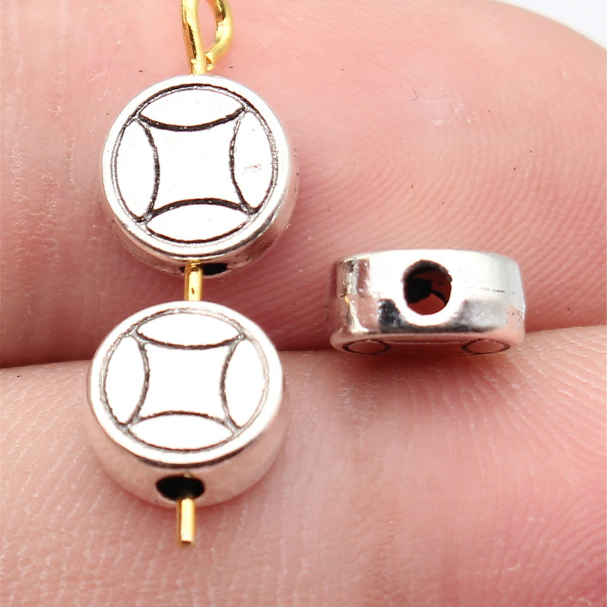 7.8x7.8x3.6mm 0.93g Multicolor Zinc Alloy Round Coin Pattern Small Hole Double Sided Beads for DIY Bracelet Making