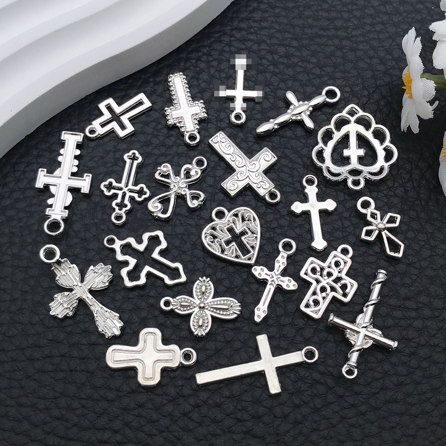 Bright Silver Zinc Alloy Cross Charm Pendant for DIY Necklace Keychain Jewelry Making
