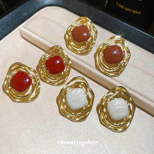 Product image 1 showing round enamel centers surrounded by layered wavy gold tone frames