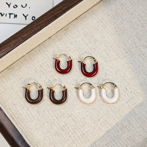 Coffee burgundy and white U hoops in fabric tray