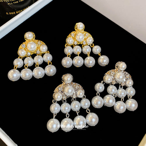Close display of the tiered pearl chandelier stud earrings fashion jewelry accessory