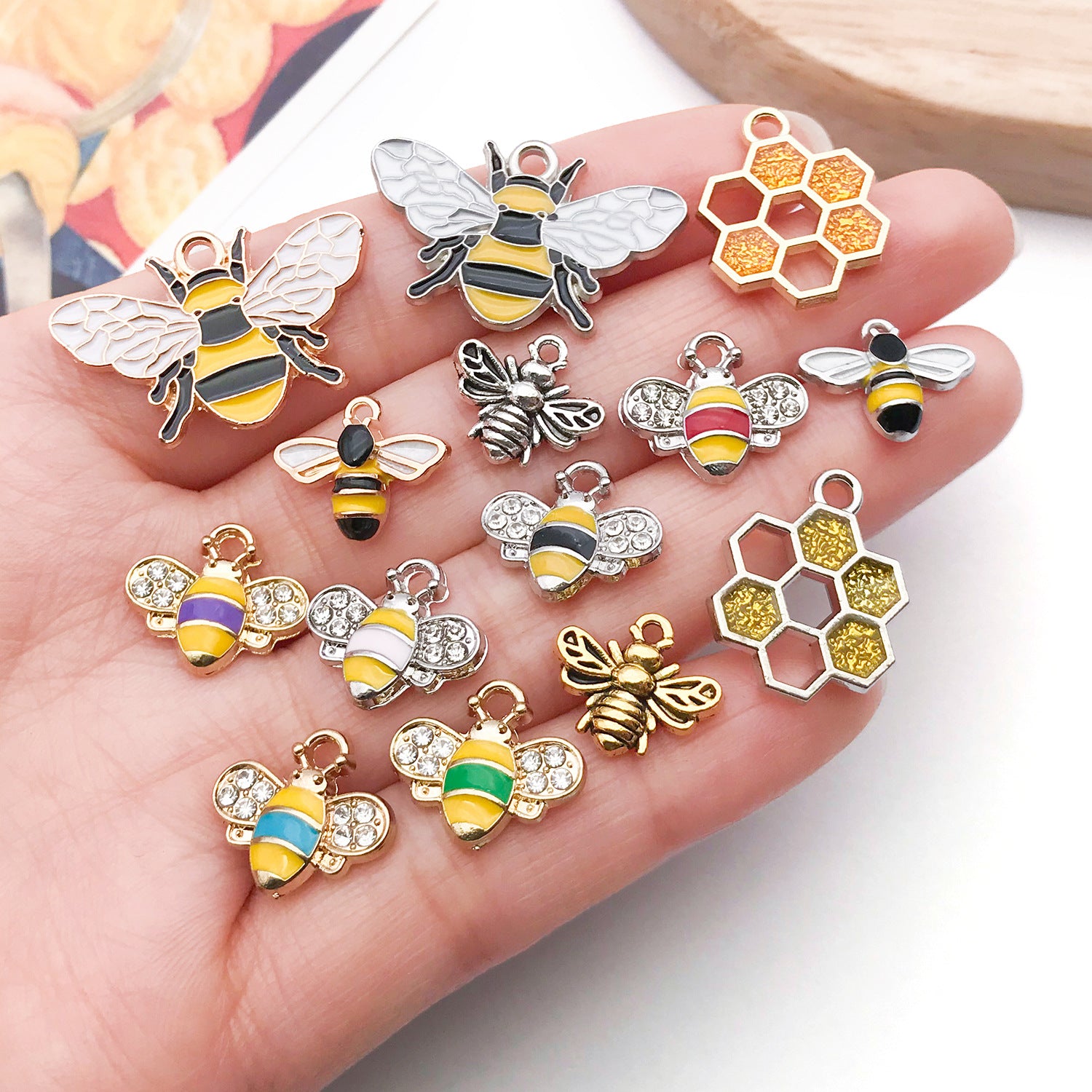Zinc Alloy Enamel Bee Charm Pendant for Necklace Bracelet and Keychain Making