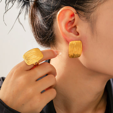 Wavy Texture Square Statement Rings And Stud Earrings Set