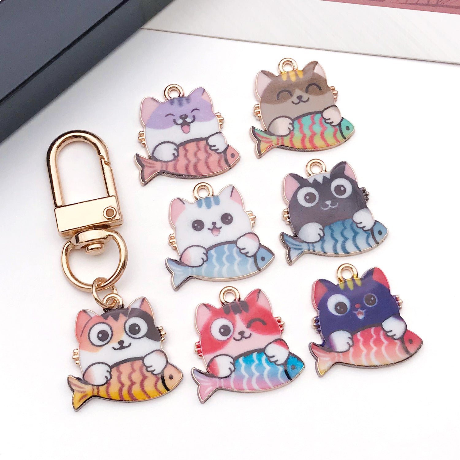 Zinc Alloy Enamel Cat Eating Fish Charm Pendant for DIY Keychain Necklace