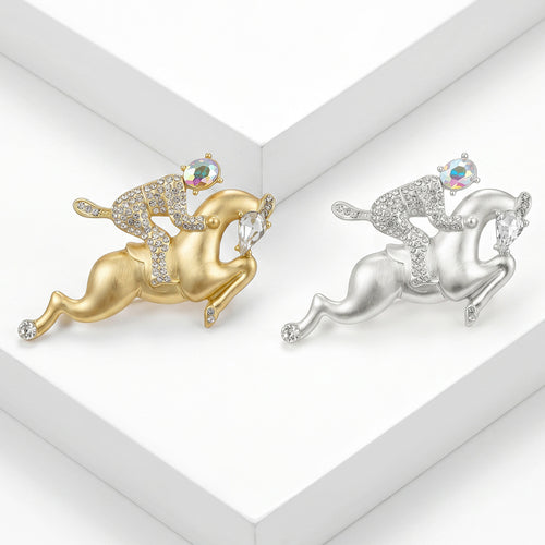 水钻骑士跃马 brooch displayed in a closer angled product view
