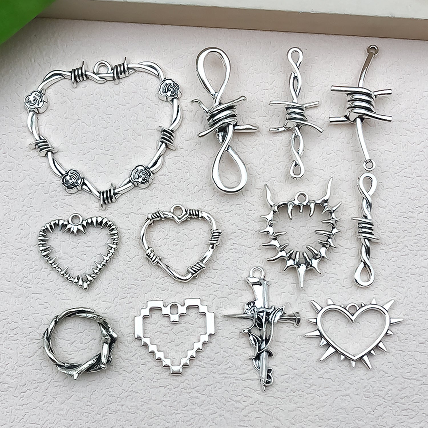 Tibetan Silver Zinc Alloy Thorn Heart Charm Pendant for DIY Necklace Earring Keychain