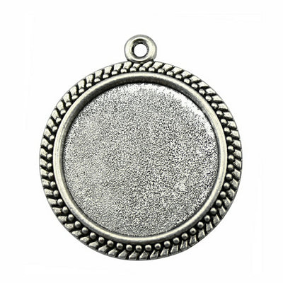 Close view of braided-rim round bezel pendant trays in two finishes