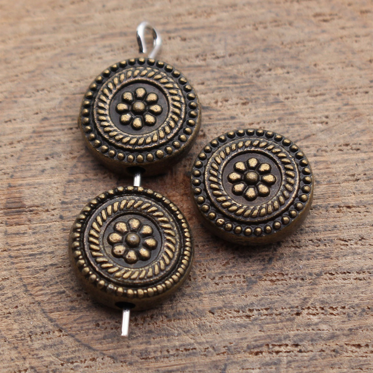 11x11x4.6mm 2g Multi-Color Zinc Alloy Flower Pattern Round Spacer Beads for DIY Bracelet Jewelry