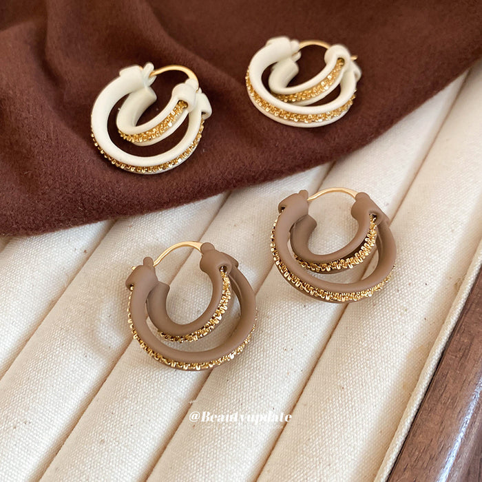 Layered Round Huggie Earrings In White And Brown Jewelry