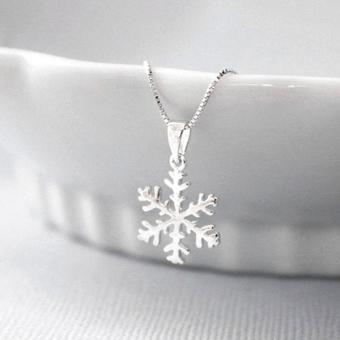 Silver Tone Smooth Snowflake Pendant Necklace Fine Chain
