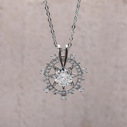 Angled close view of 星芒雪花水晶银色项链