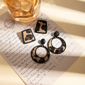 Leopard-Print Open Round Alloy Drop Earrings with a Black Stud