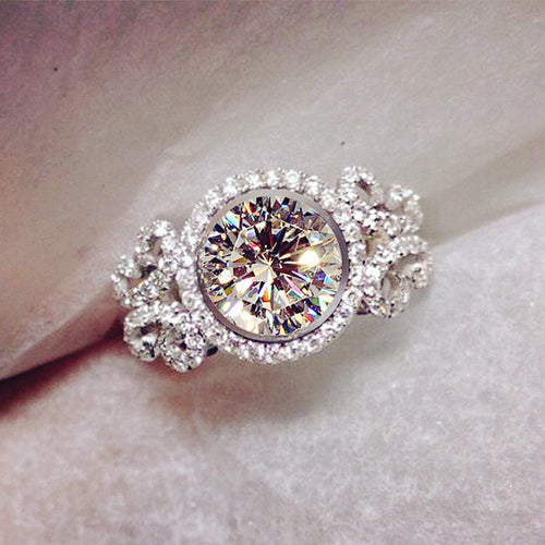 Styled view showing a large round center with a petal-like clear halo