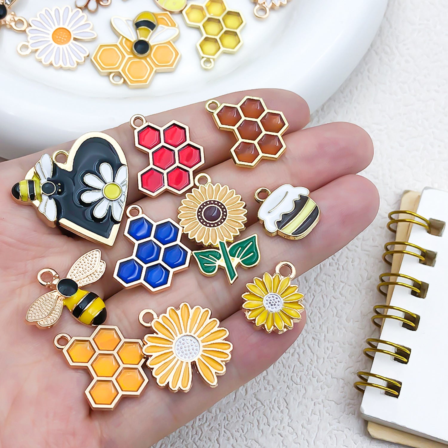 Enamel Zinc Alloy Bee Honeycomb Daisy Charm Pendant for DIY Earrings Necklace