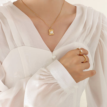 Gold Wavy Square Faux Pearl Pendant Chain Necklace
