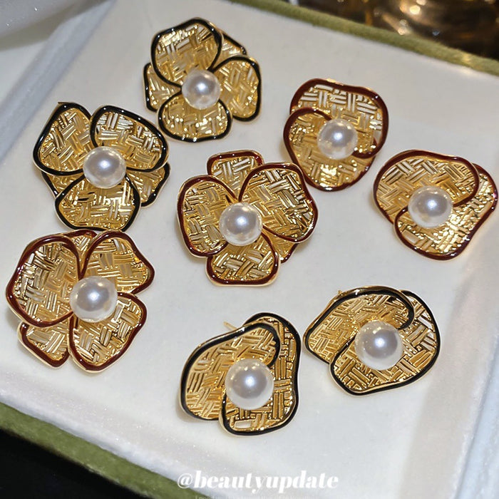 Pearl Center Gold Tone Floral Stud Earrings Jewelry Accessory