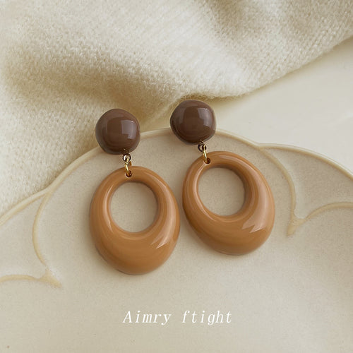 Mocha ball studs with caramel open oval drops on cream plate