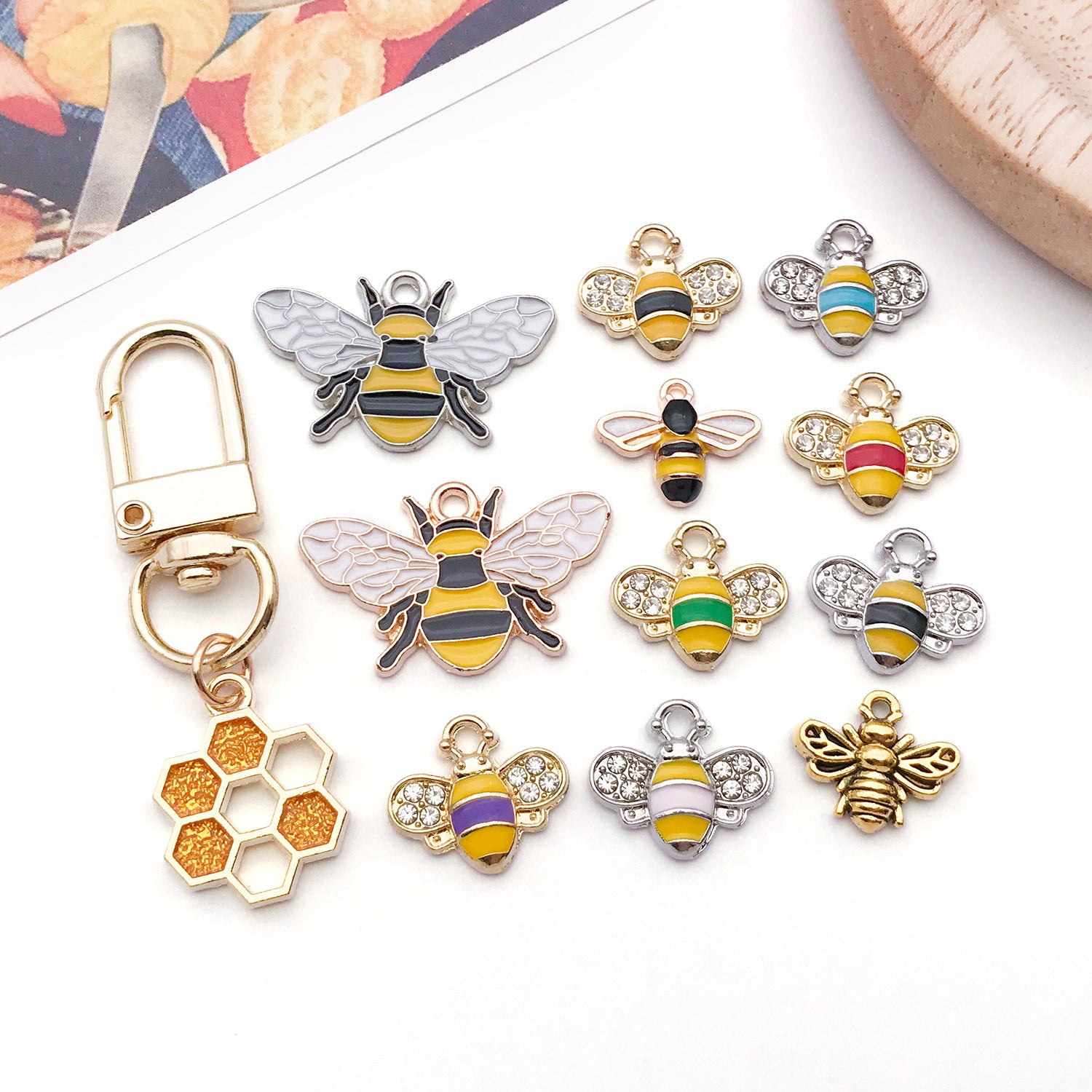 Zinc Alloy Enamel Bee Charm Pendant for Necklace Bracelet and Keychain Making