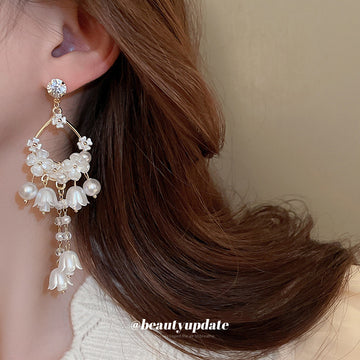 White Floral Pearl Chandelier Earrings Fashion Jewelry