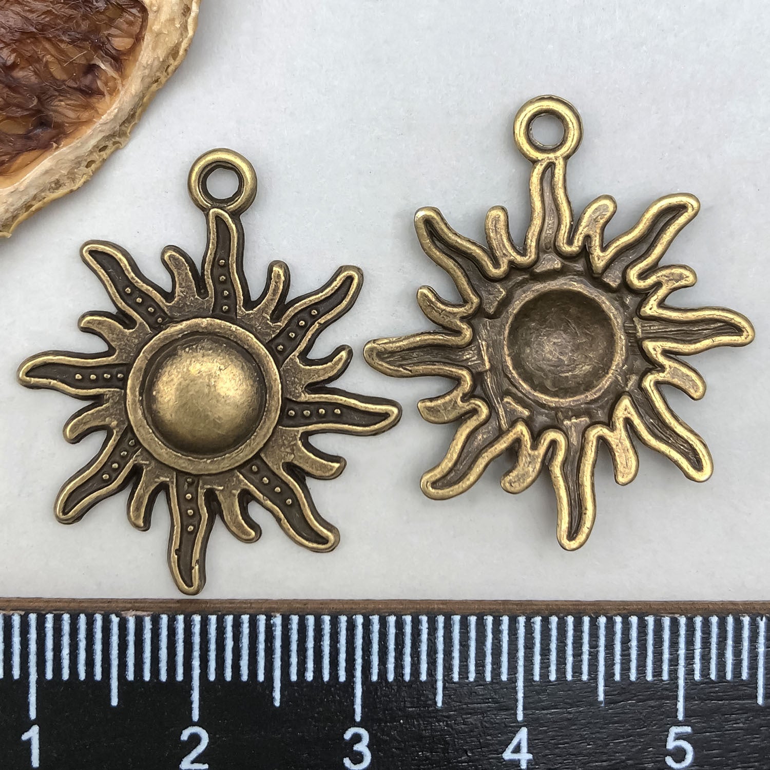 Hollow Zinc Alloy Star Moon Sun Shooting Star Charm Pendant for DIY Sweater Chain Making