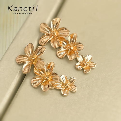 Gold triple flower cascade drops on beige ceramic tray