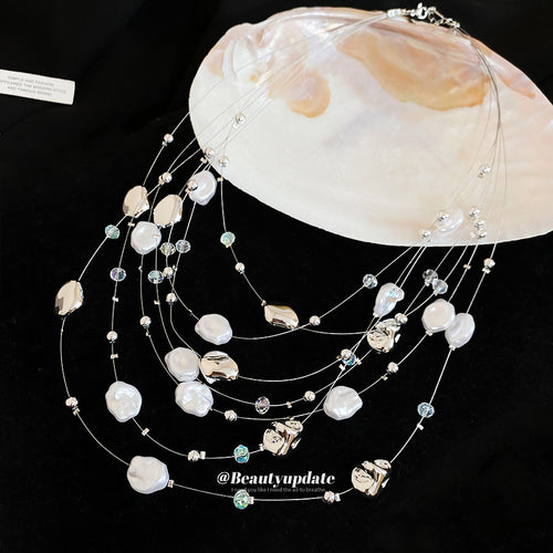Styled view of 银色多层珍珠水晶项链 showing white pearls and clear crystal charms
