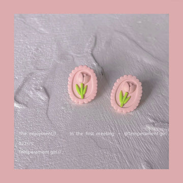 Pink Scalloped Oval Tulip Relief Stud Earrings Pair