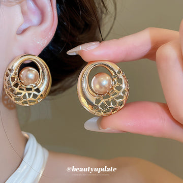 Openwork Round Pearl Stud Earrings in Gold Tone Fashion Jewelry