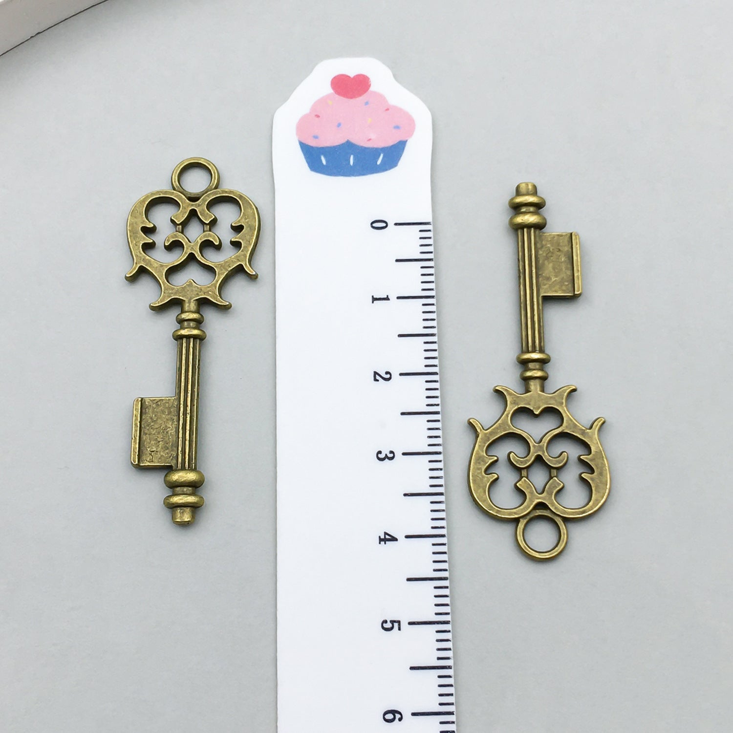 Antique Bronze Zinc Alloy Large Key Charm Pendant for DIY Necklace Jewelry Making