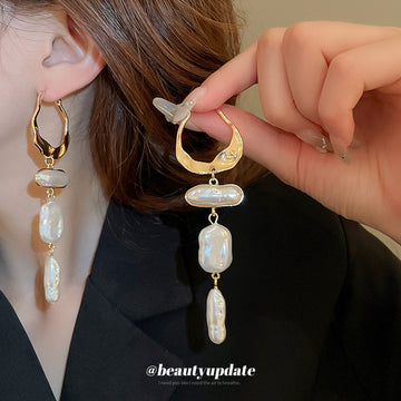 White Irregular Pearl Tassel Huggie Earrings With Decorative Details