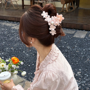 White Flower Pearl Claw Clip Glossy Bloom Hair Accessory