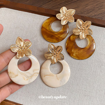 Resin Ring Flower Stud Earrings in Polished Statement Design