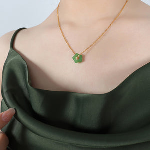 Green Star Stone Pendant Necklace Light Or Dark Green
