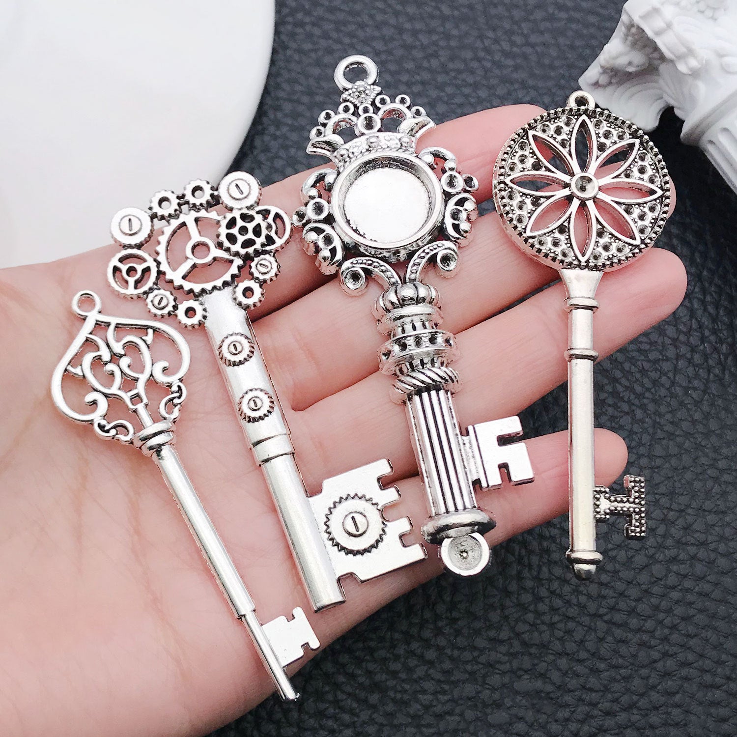 Antique Silver Zinc Alloy 3D Key Charm Pendant for DIY Bag Notebook Keychain Jewelry